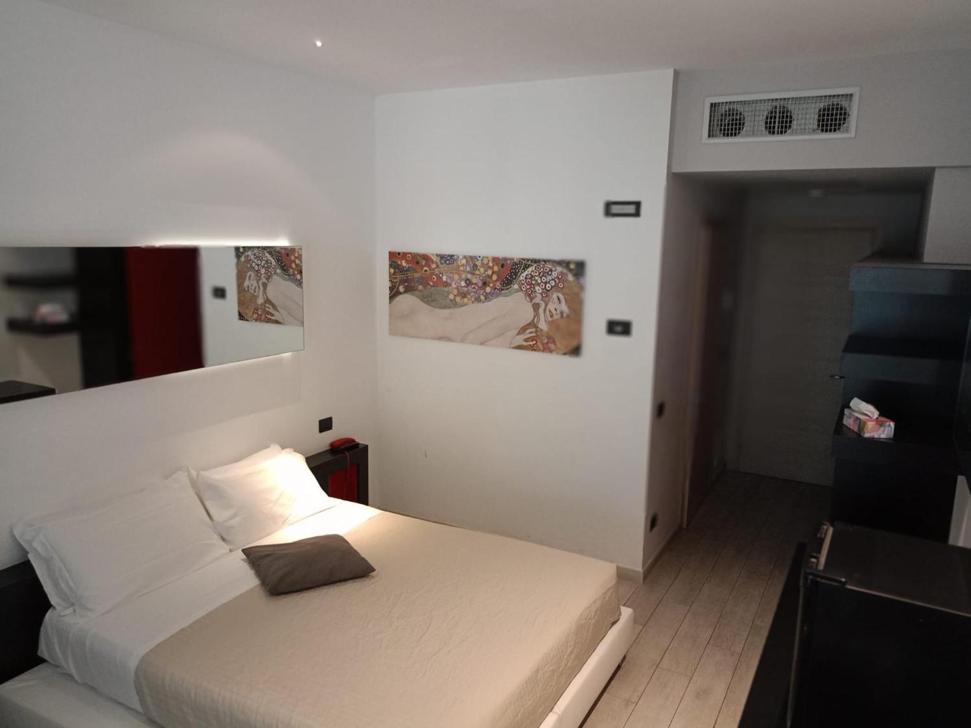 Hotel Blue Shades 4*