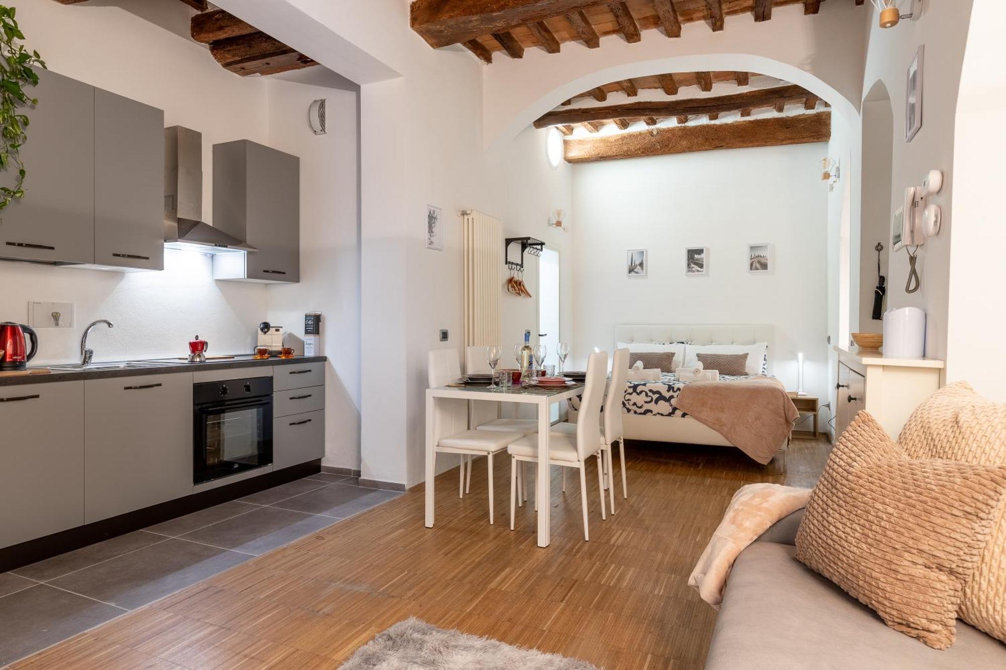 Lovely Near Palazzo Blu Apartment