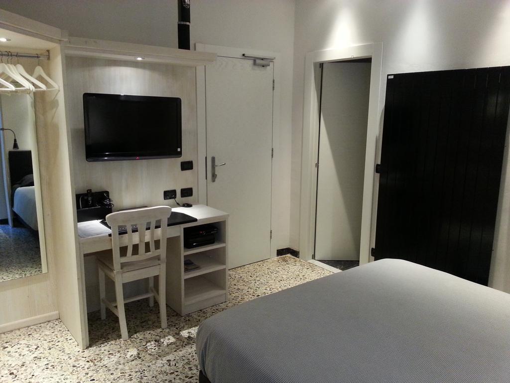 Bed & Breakfast Tuscany Gallery Pisa