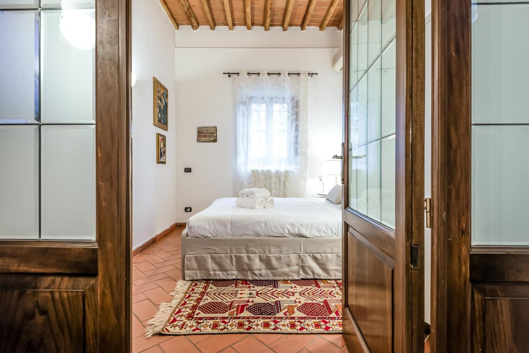 Hostly-santa Maria Tower Suite-just By The Tower Apartment *