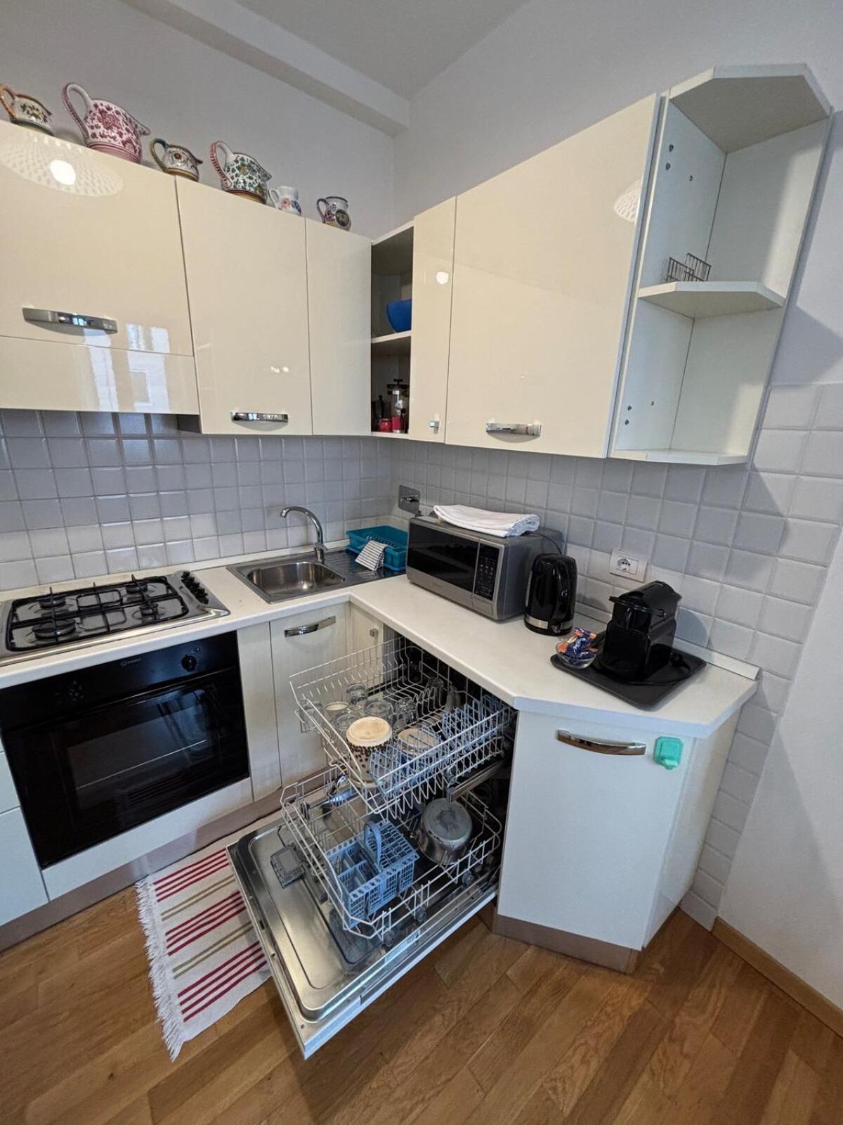 Beautiful New Apartment, Near Torre Di