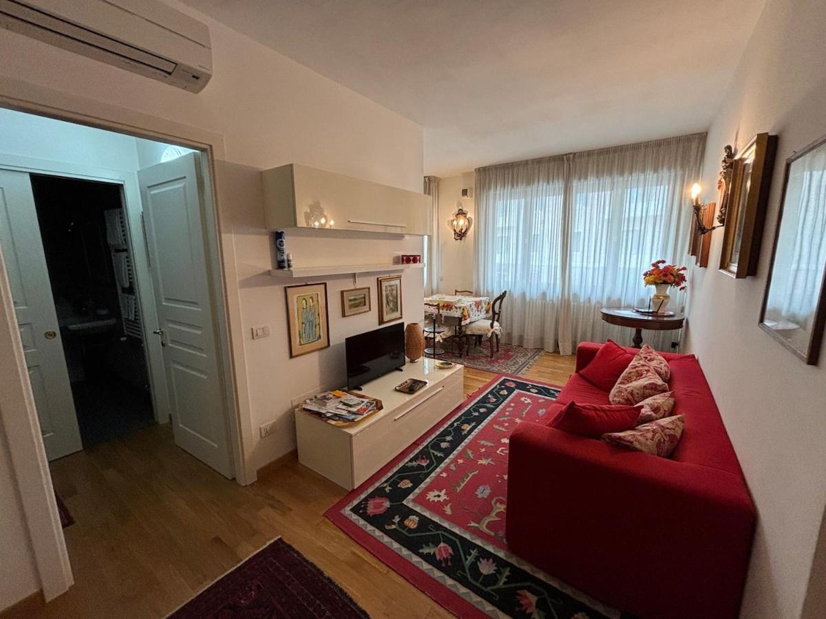 Beautiful New Apartment, Near Torre Di