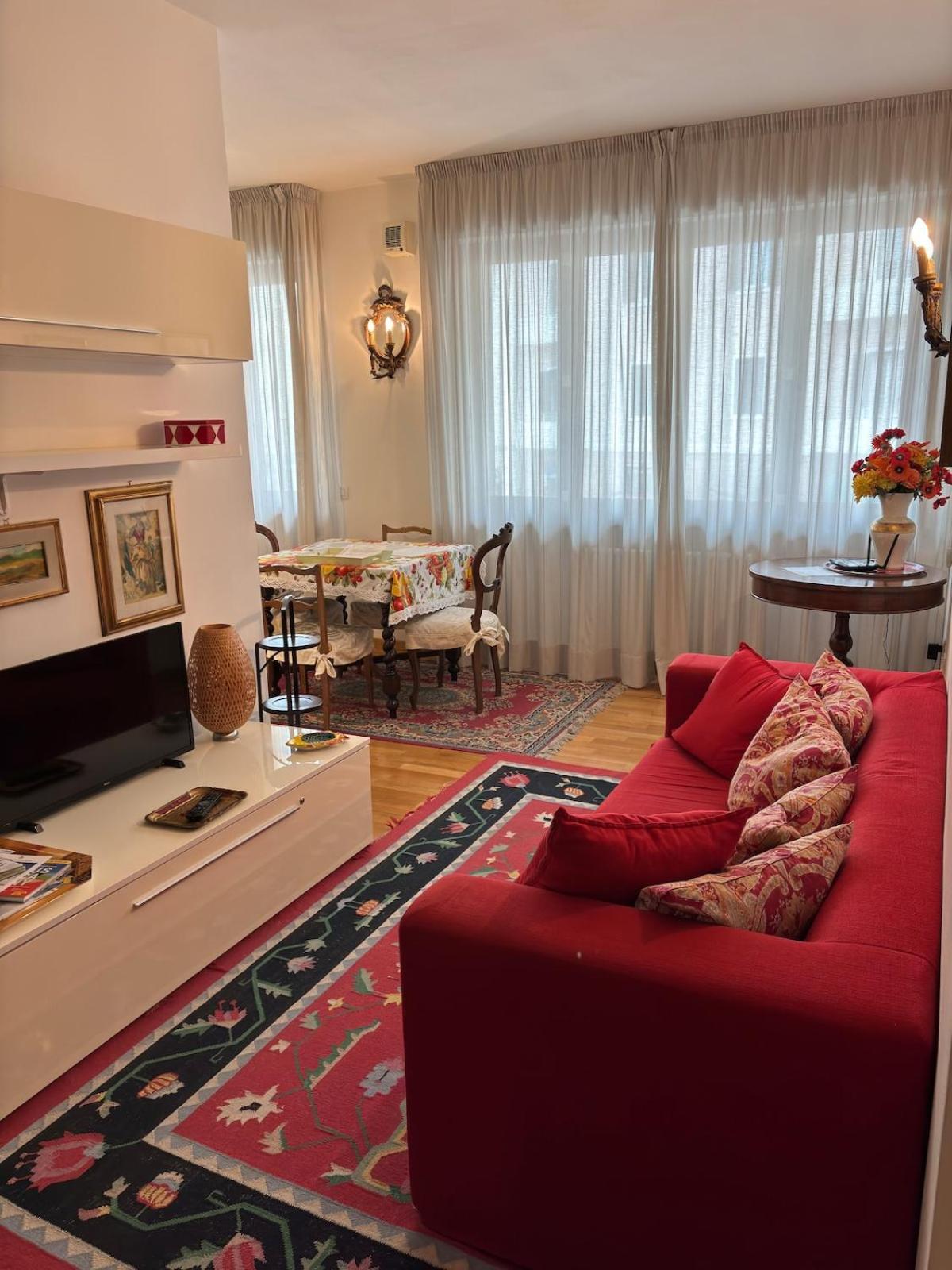 Apartment Beautiful New Apartment, Near Torre Di