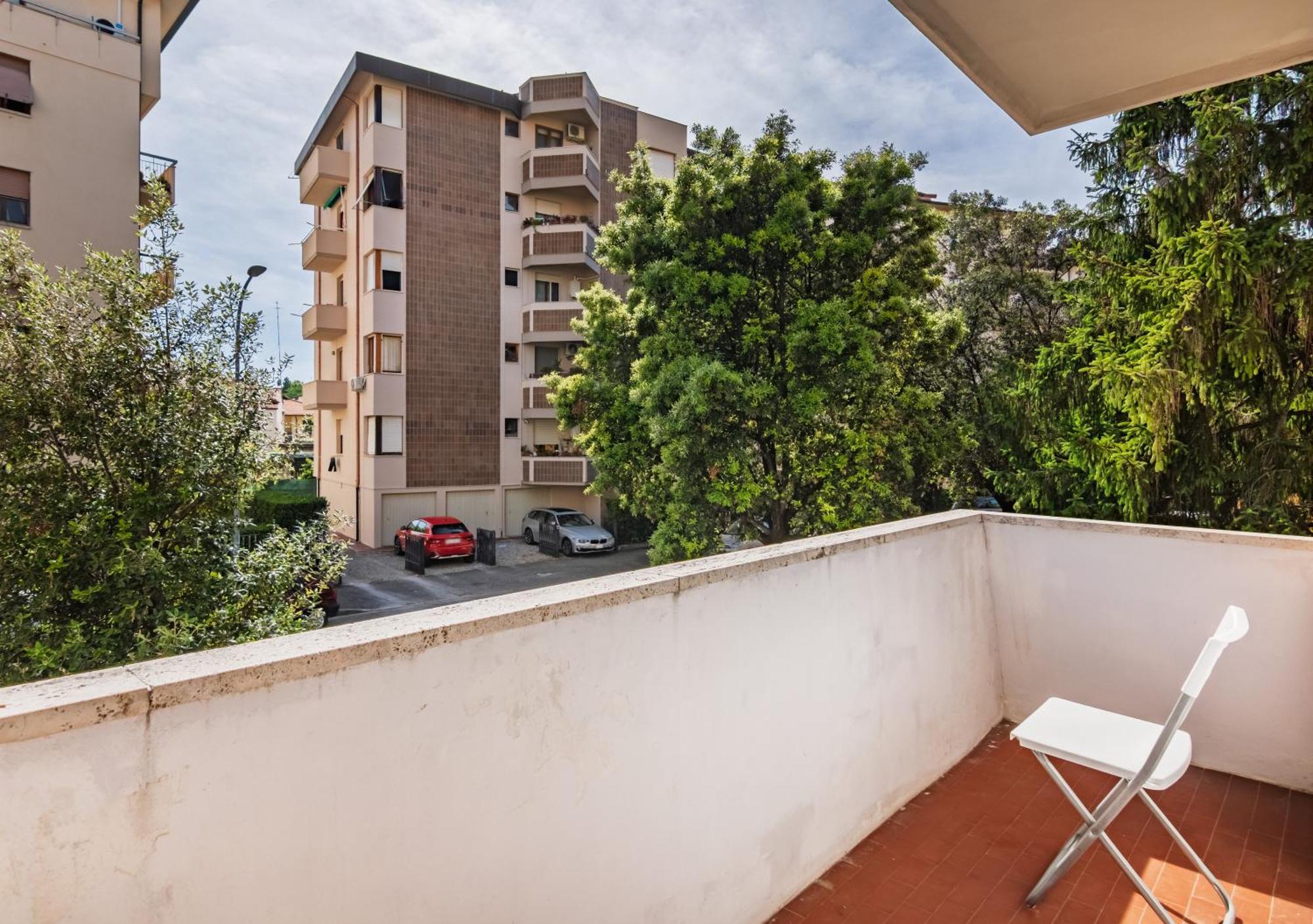 Landi 1 - 2 Camere, Parcheggio, Balconi, Vicino Al Centro *