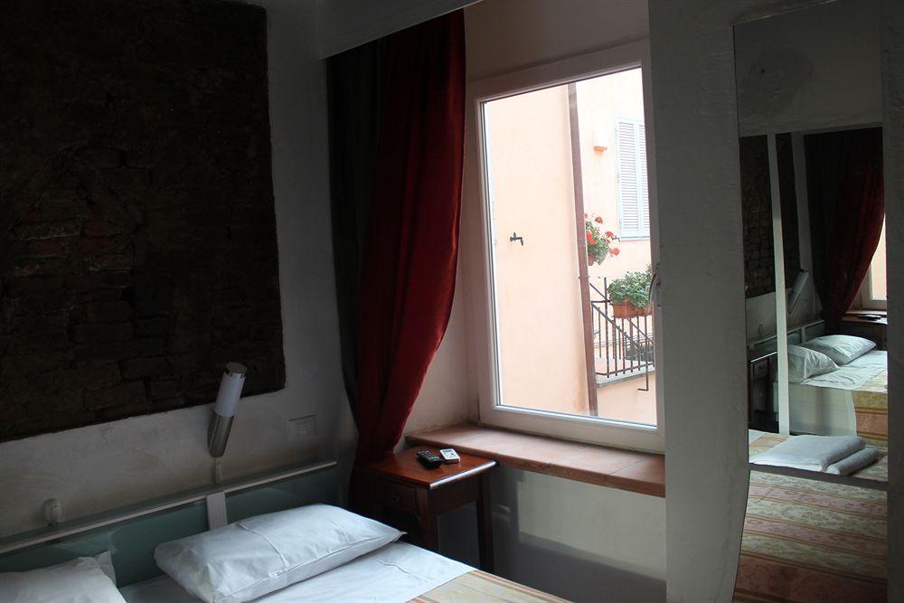 Hotel Mazzini 16 Downtown