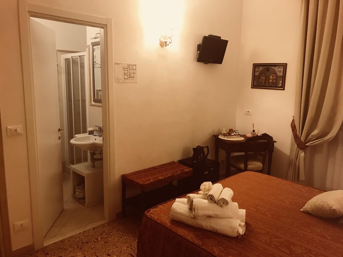 Lady Rose Bed & Breakfast Pisa
