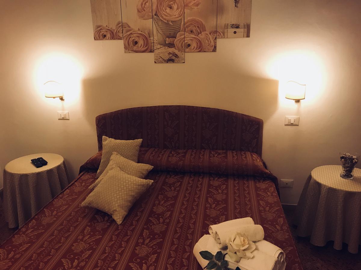 Lady Rose Bed & Breakfast Pisa