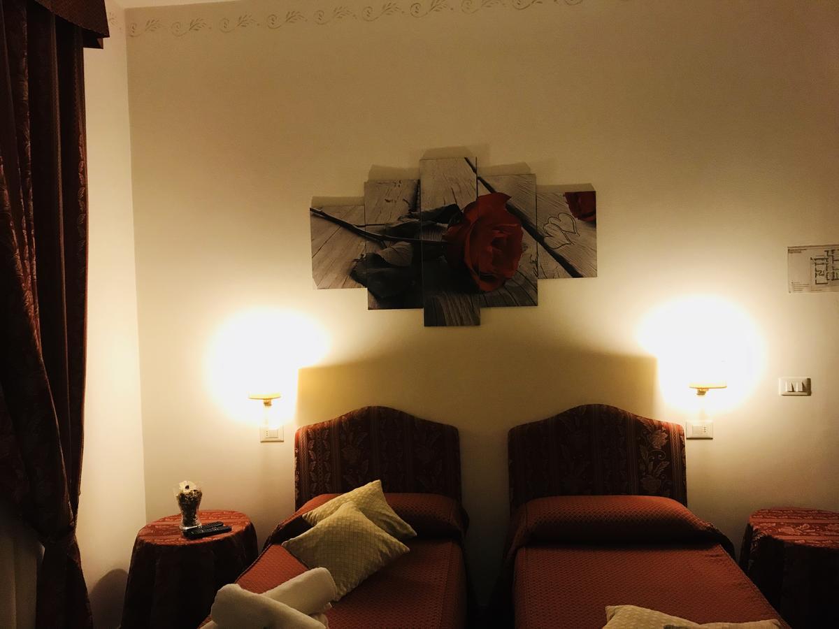 Lady Rose Bed & Breakfast Pisa