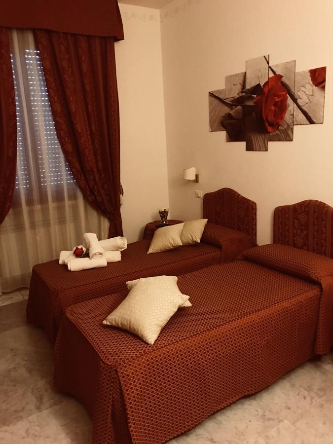 Lady Rose Bed & Breakfast 2*
