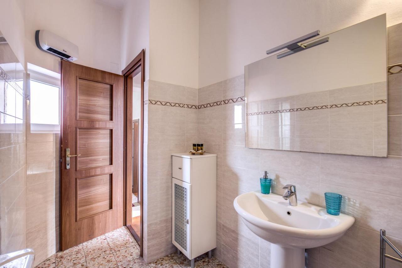 Aweshomeitaly - Lungarno Bellavista Penthouse Apartment