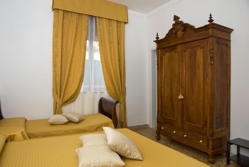 Lady Rose Bed & Breakfast